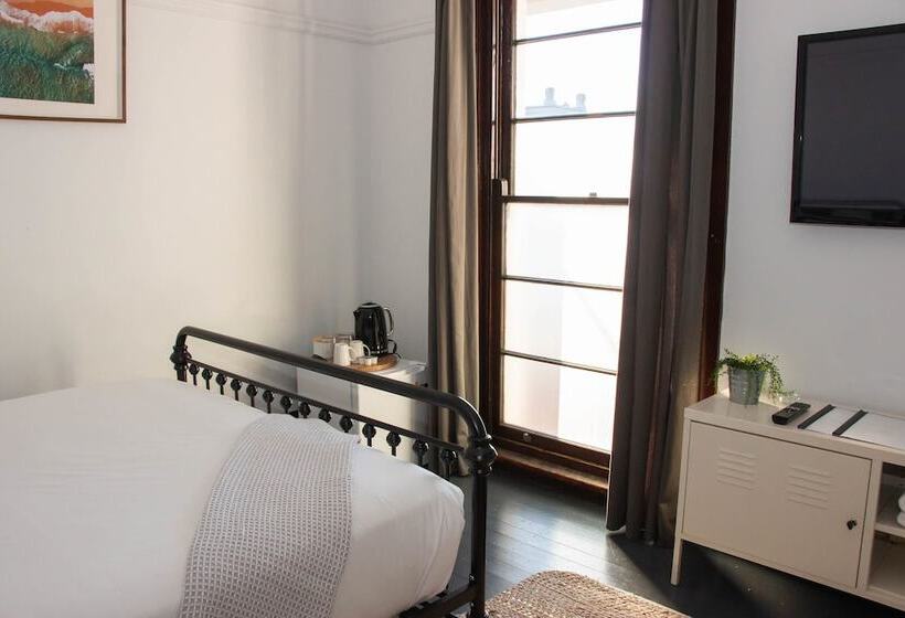 غرفة قياسية, Charing Cross