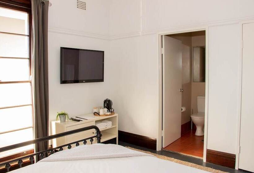 غرفة قياسية, Charing Cross