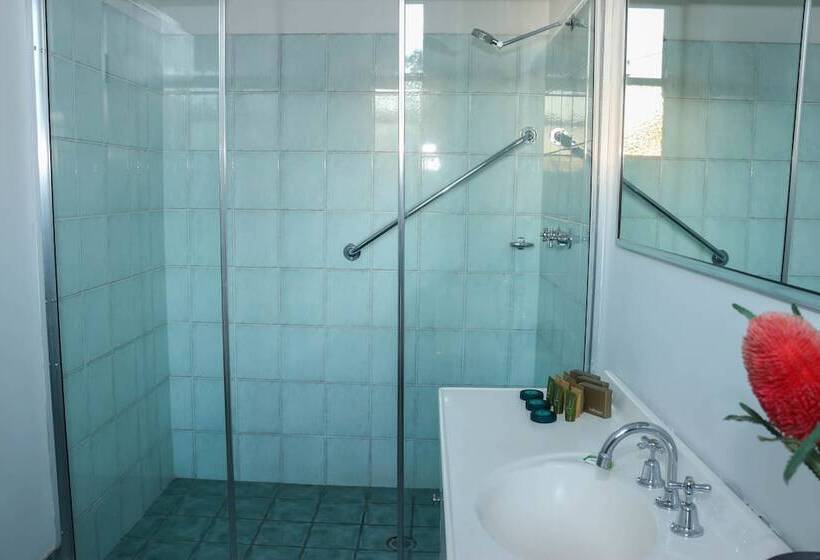 غرفة عائلية, Charing Cross