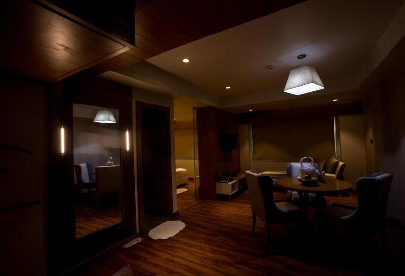 Suite Familiale, Shubh Inn