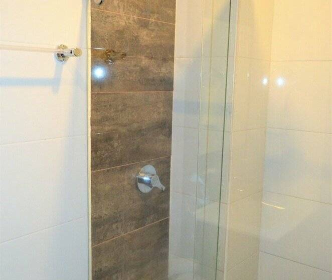 חדר משפחתי, Ucla Center