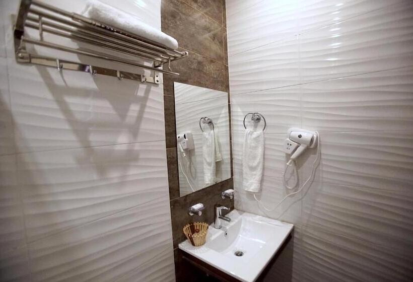 סוויטה, Ucla Center