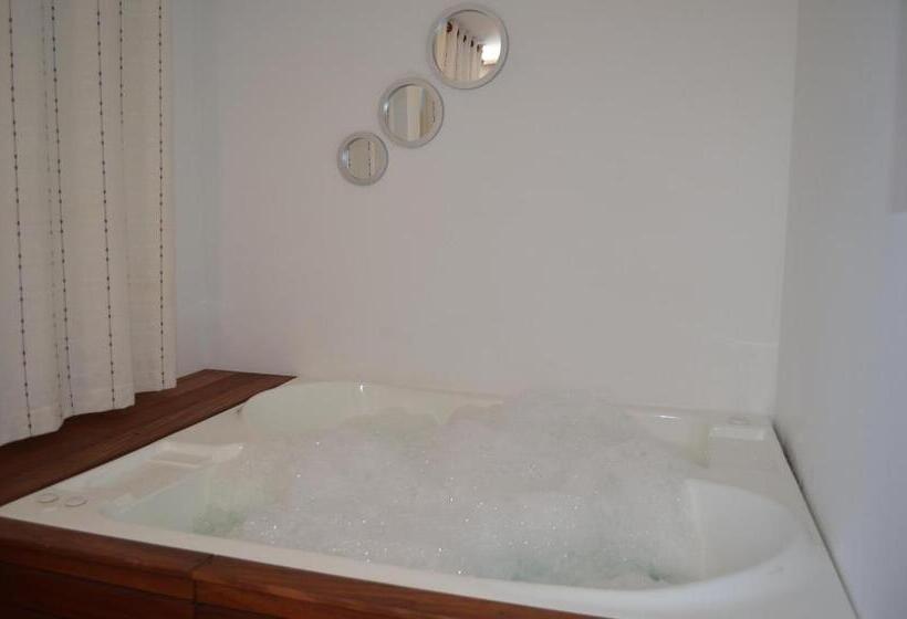 סוויטה, Ucla Center