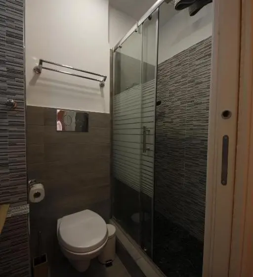 Economy-huone, Nicadomus B&b