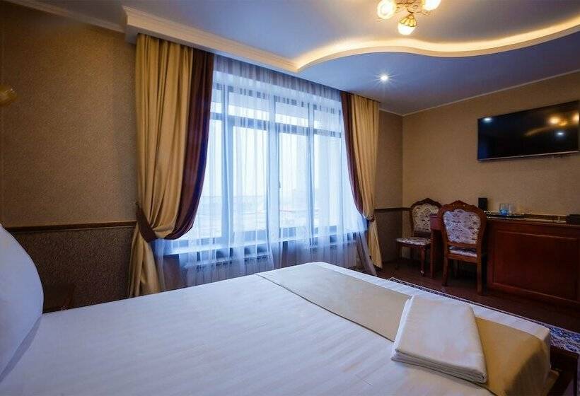 سوییت جونیور, Salut Hotel Almaty