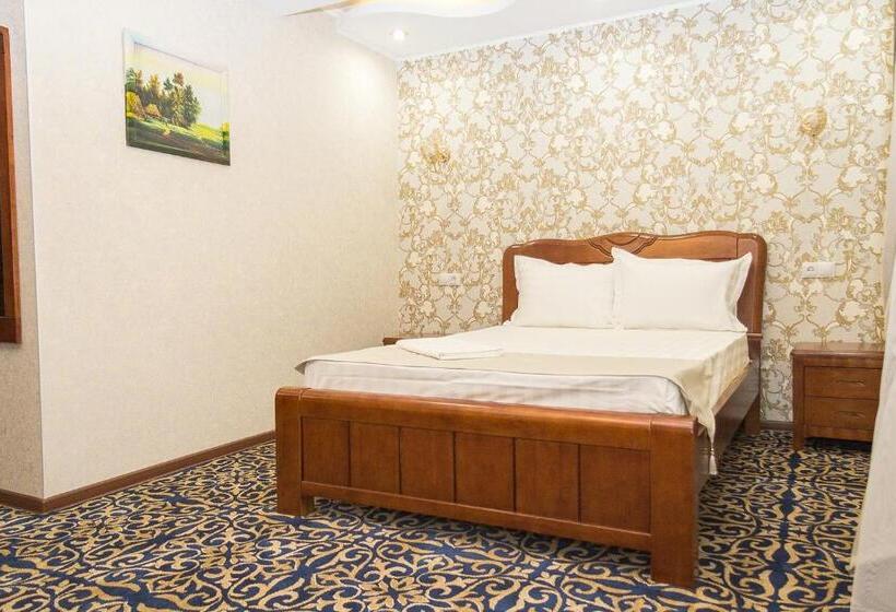 سوییت جونیور, Salut Hotel Almaty