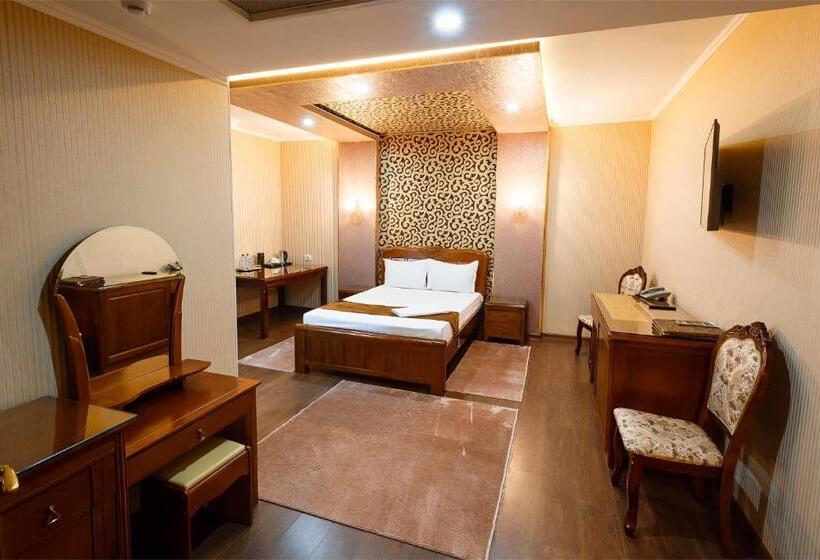 سوییت, Salut Hotel Almaty