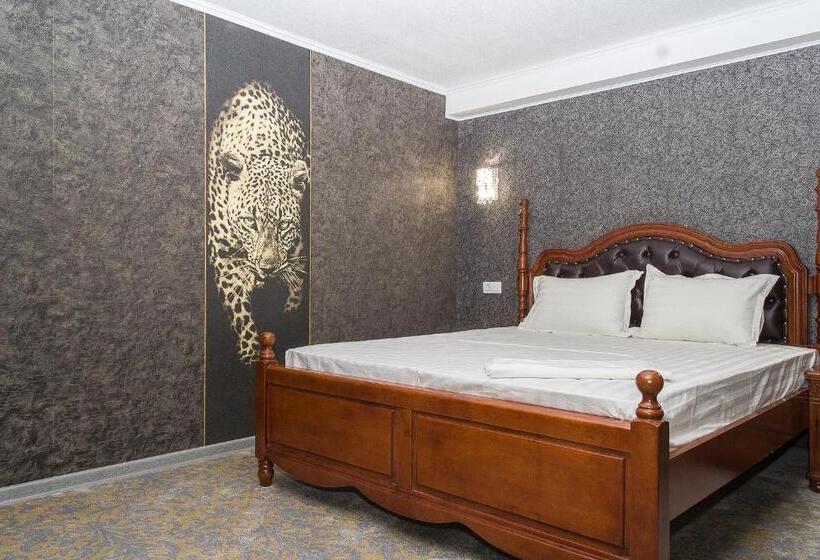 استودیوی لوکس, Salut Hotel Almaty