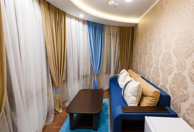 استودیوی لوکس, Salut Hotel Almaty
