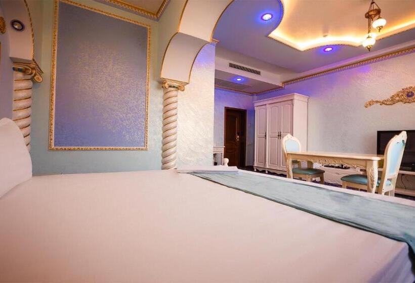 سوییت لوکس, Salut Hotel Almaty