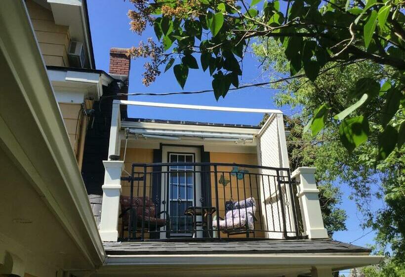 غرفة قياسية مزوَّدة بشُرفة, The Stella Rose B&b