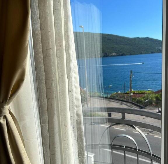 Triple Room Sea View, Xanadu