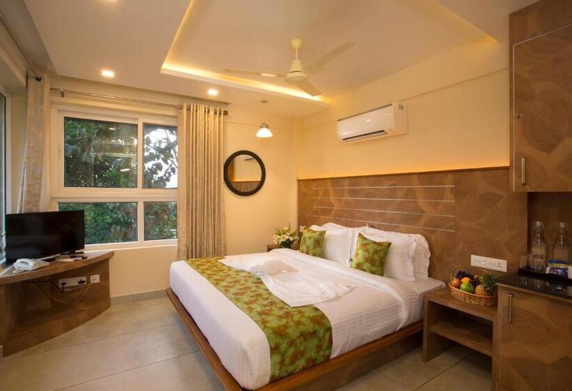 디럭스 룸 킹사이즈 침대, Amrezy Resort And Spa By Stride, Wayanad