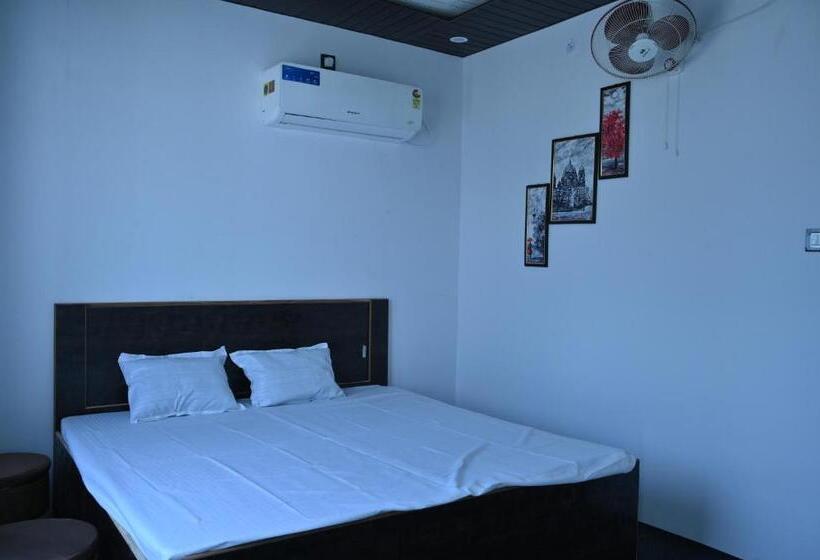 اتاق لوکس با بالکن, Privyrooms Gorakhpur