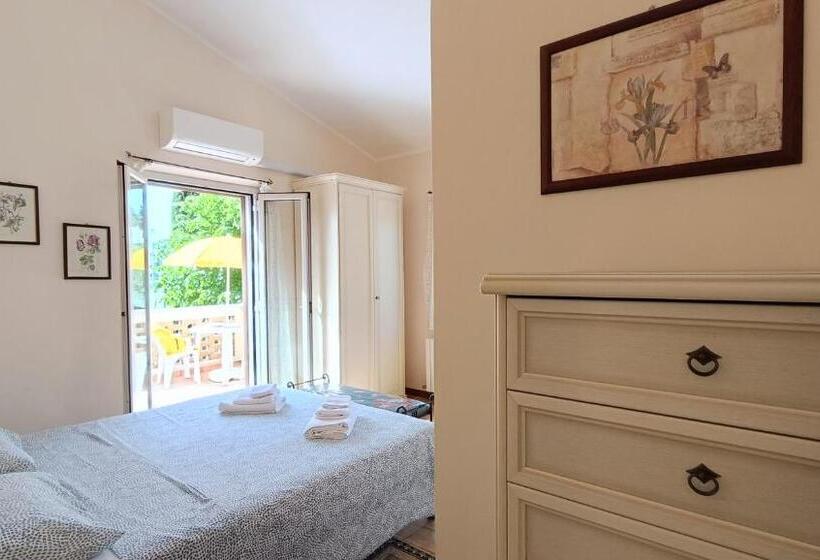 غرفة قياسية مزوَّدة بتراس, Edera Rooms