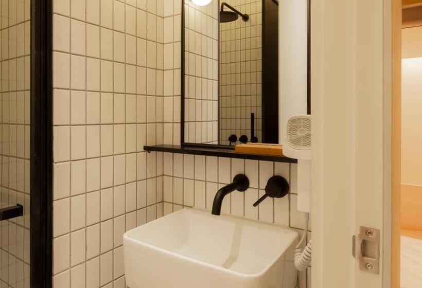 اتاق استاندارد با بالکن, Hi Cozy International Youth Hostel East Nanjing Road & The Bund Free Coffee And Gym