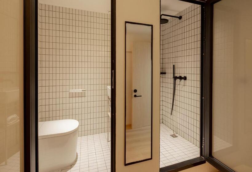 اتاق استاندارد با بالکن, Hi Cozy International Youth Hostel East Nanjing Road & The Bund Free Coffee And Gym