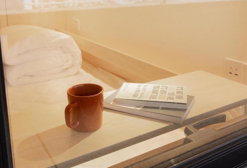 اتاق استاندارد با بالکن, Hi Cozy International Youth Hostel East Nanjing Road & The Bund Free Coffee And Gym