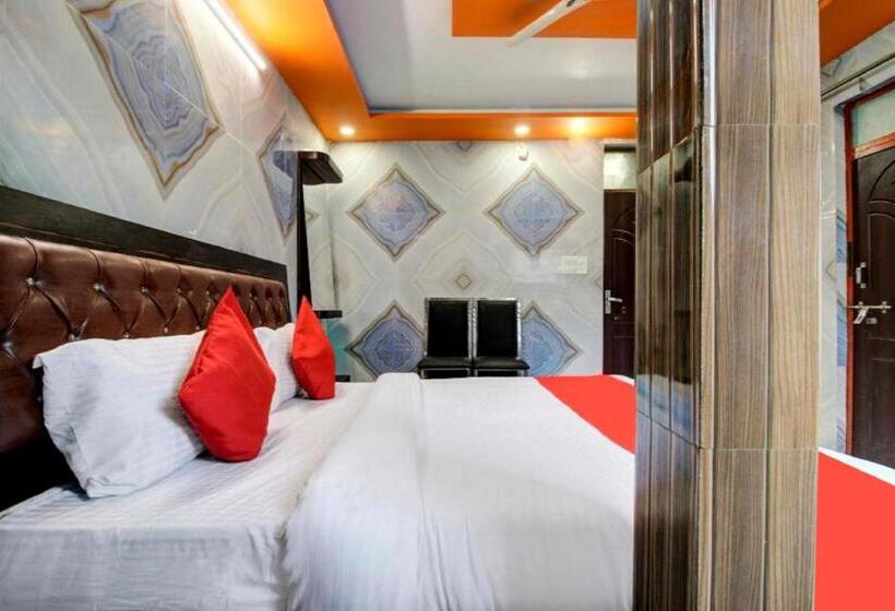 اتاق لوکس, Krishna Palace Charbagh Lucknow   Fully Air Conditioned   Near Lucknow Charbagh Railway Station   Go