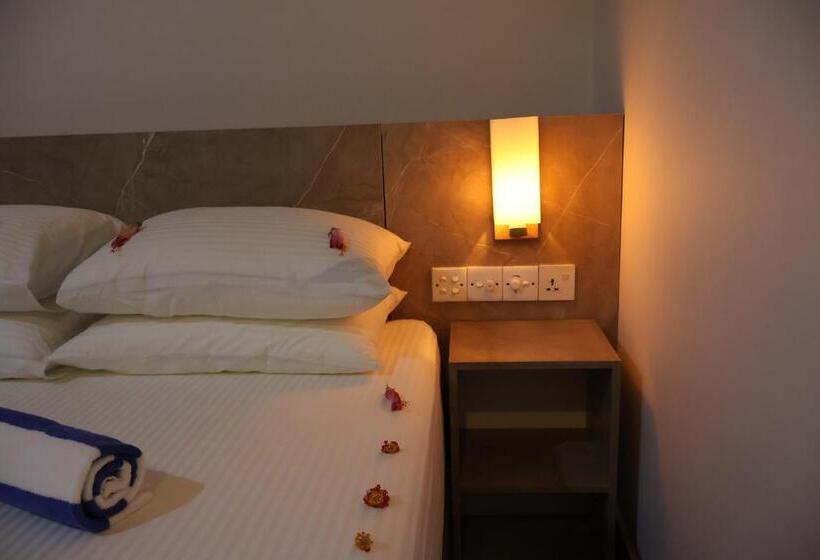 اتاق لوکس با بالکن, Shams Thoddoo