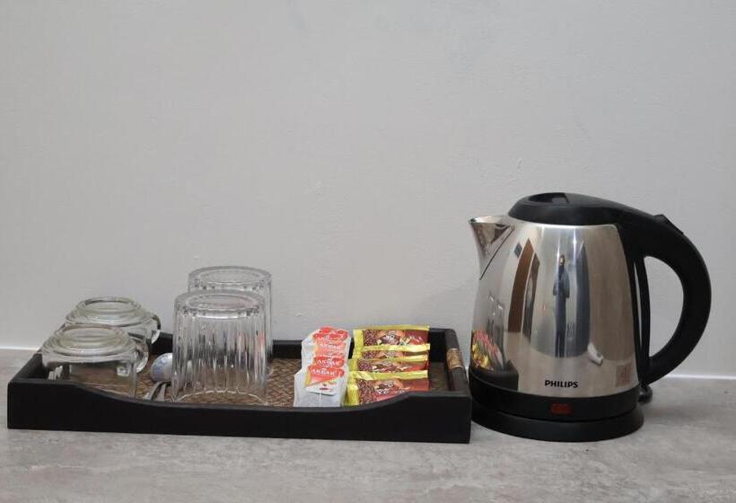 اتاق لوکس با بالکن, Shams Thoddoo