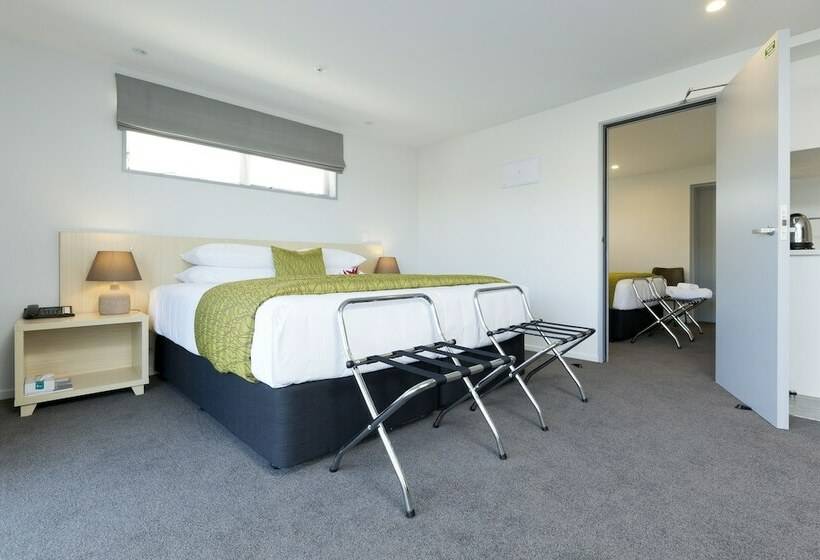 家庭套房, 239 On Lincoln Motel