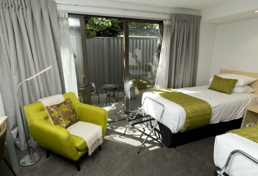 标准工作室, 239 On Lincoln Motel