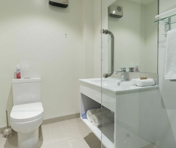 家庭套房, 239 On Lincoln Motel