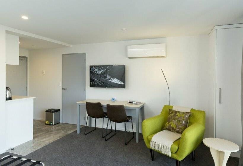 家庭套房, 239 On Lincoln Motel