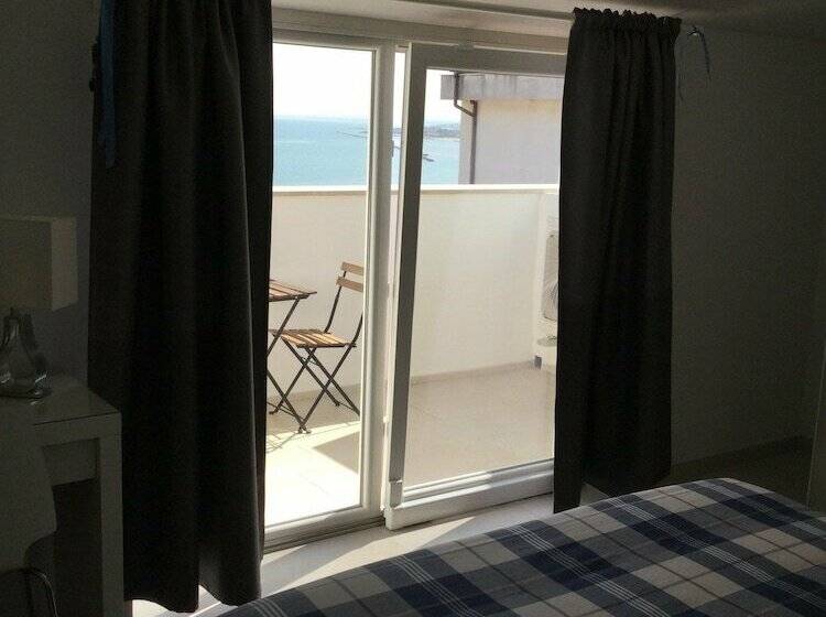 Номер Deluxe Вид на Море с Балконом, La Casa Di Lelè   Bike Club