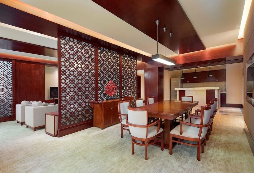 סוויטה, Four Points By Sheraton Danzhou