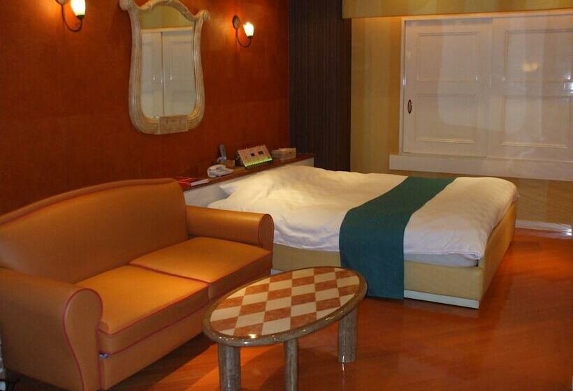 Номер Стандарт, Large Adults Only