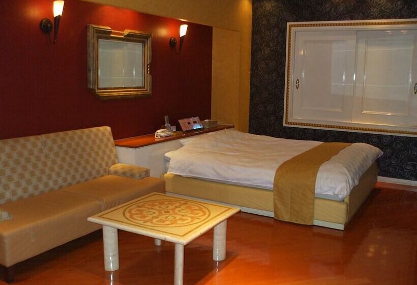 Номер Стандарт, Large Adults Only