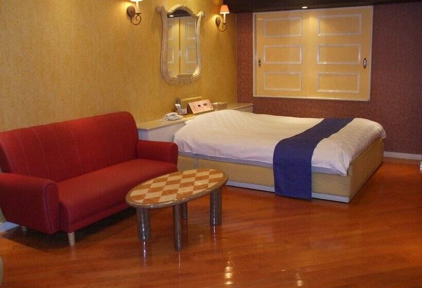 Номер Стандарт, Large Adults Only