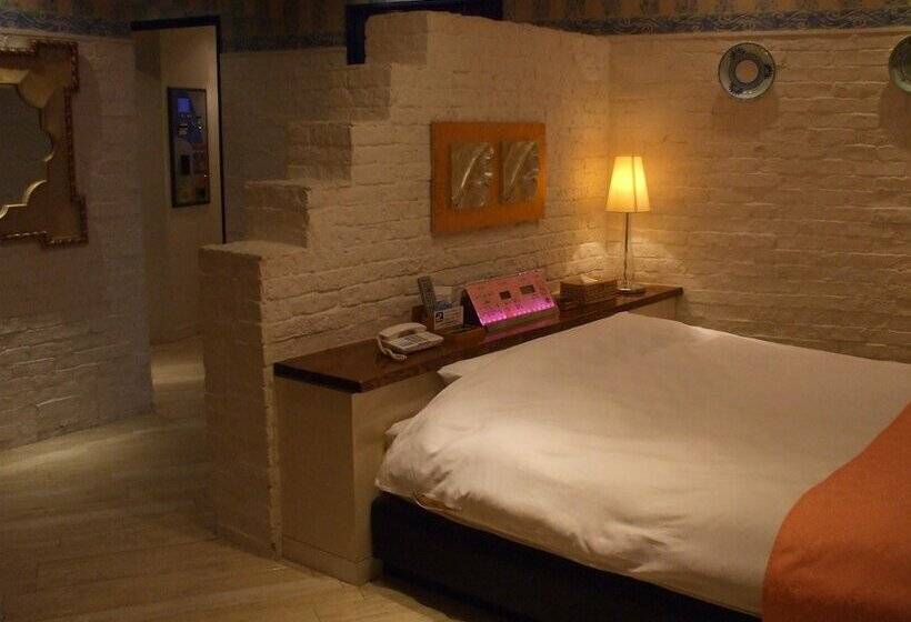 Номер Стандарт, Large Adults Only