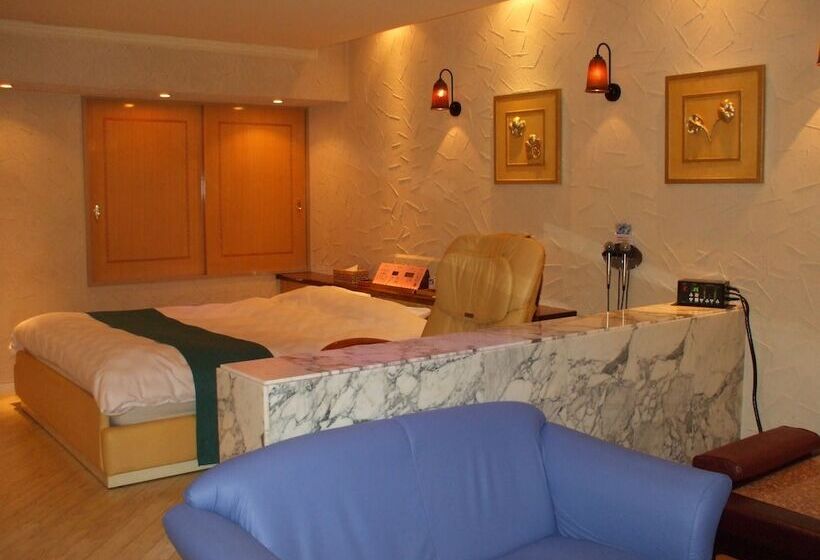 Номер Стандарт, Large Adults Only