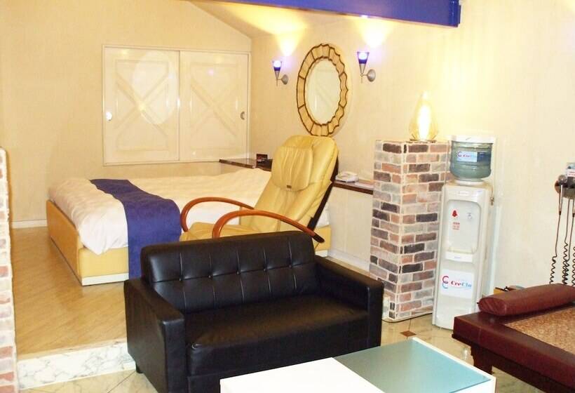 Номер Стандарт, Large Adults Only