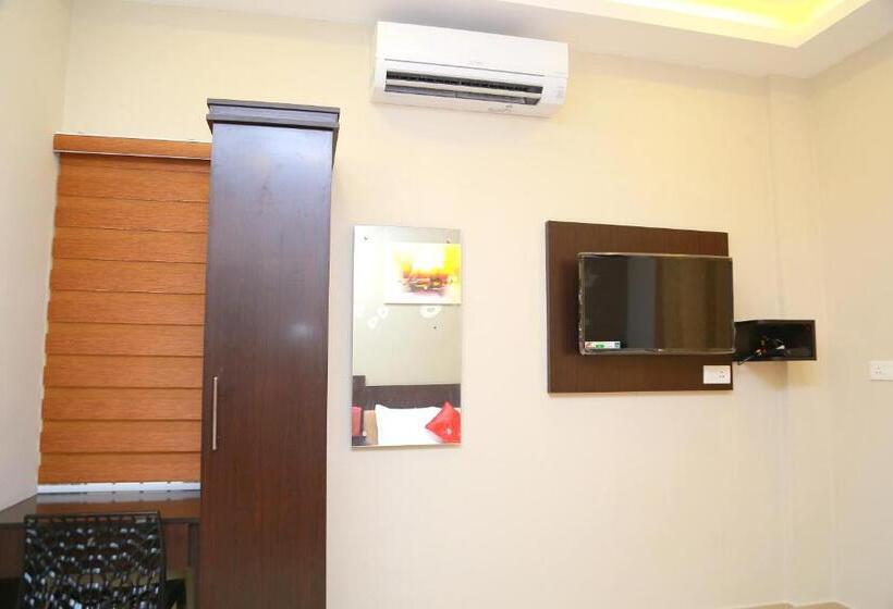 اتاق لوکس, Omar Residency