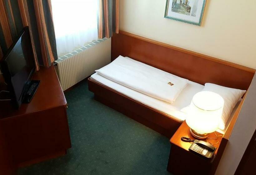 חדר סטנדרט יחיד, Paul S