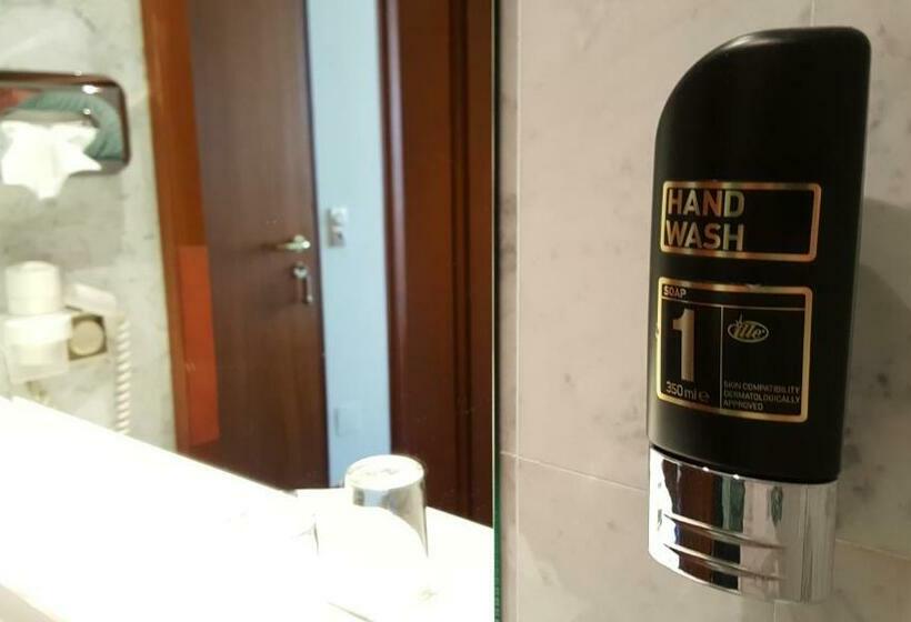 חדר סטנדרט יחיד, Paul S