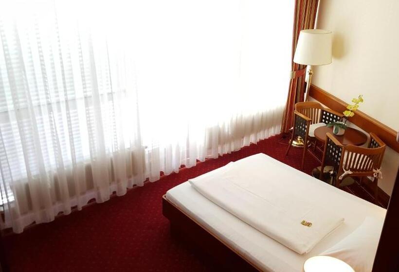 חדר סטנדרט יחיד, Paul S