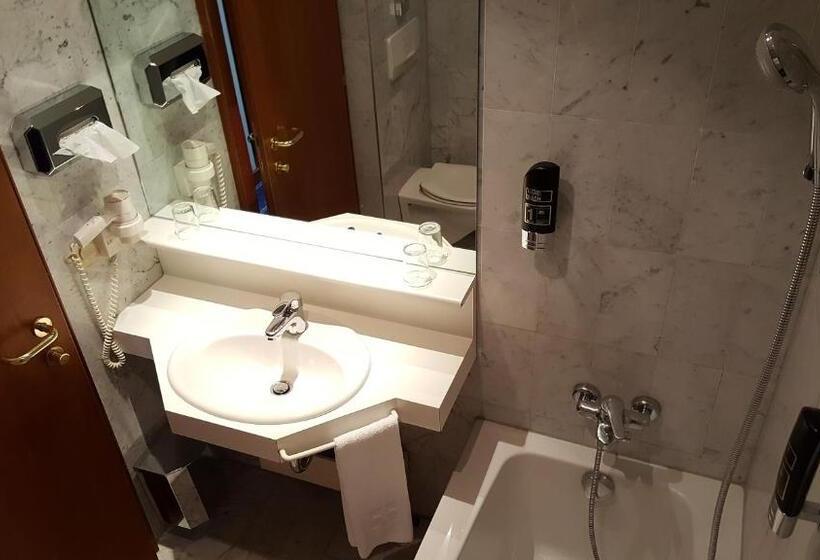 חדר סטנדרט, Paul S