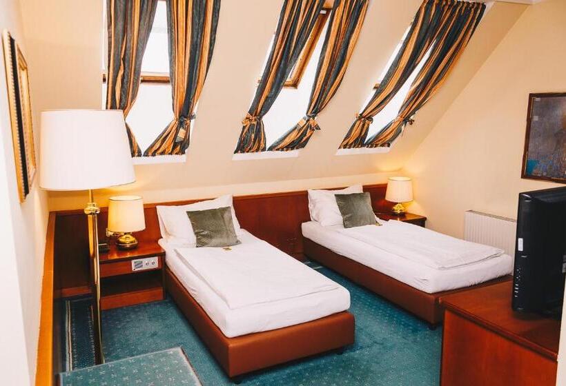 חדר סטנדרט, Paul S