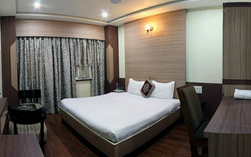 Chambre Deluxe, Puneet International