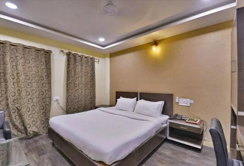 Chambre Deluxe, Puneet International
