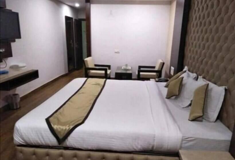 Chambre Deluxe, Puneet International