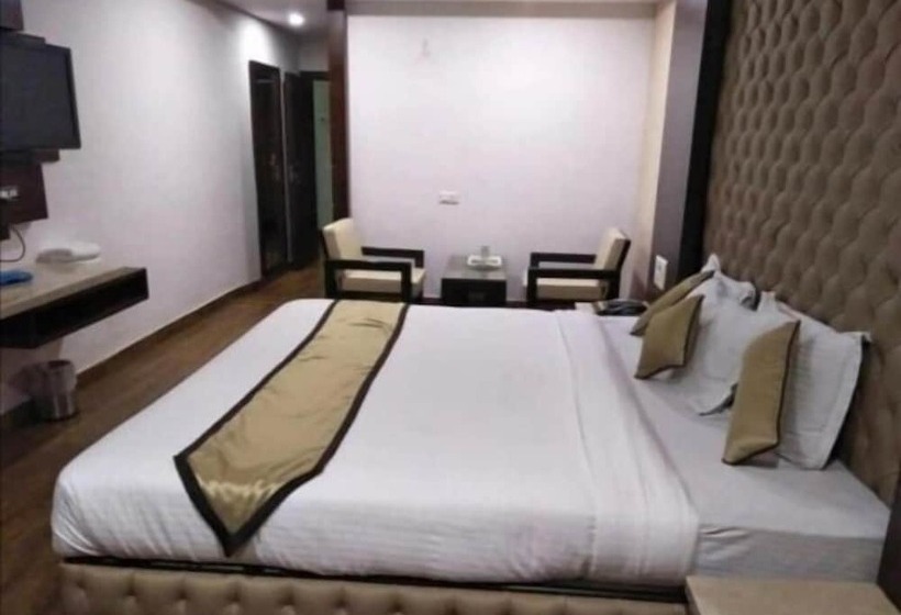 Chambre Deluxe, Puneet International
