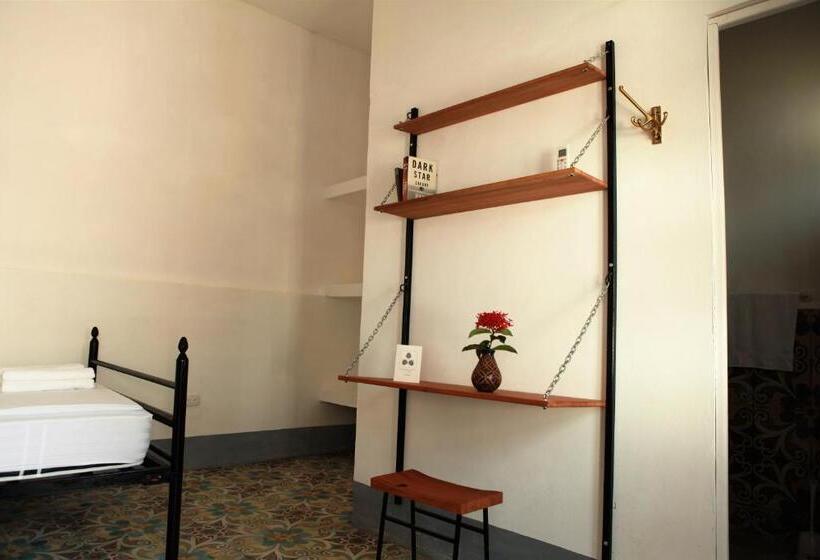 غرفة قياسية مزوَّدة بشُرفة, Hostal La Tortuga Booluda