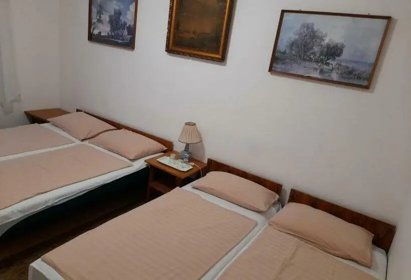 اتاق استاندارد چهار تخته, Bendegúz Villa