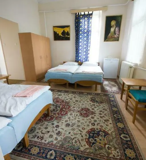 اتاق استاندارد چهار تخته, Bendegúz Villa